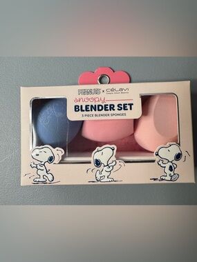 Peanuts x Célavi Snoopy 3pc Blender Sponge Set snoopy graphic pastel makeup